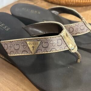 GUESS Sz 6 Women’s Brown Foam Wedge Thong Flip Flops Classic Logo
